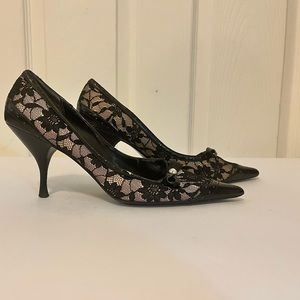 Linea Paolo Vintage Style Lace Overlay Black Patent Pump!